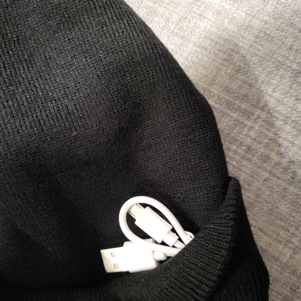Bluetooth hat - Picture 2 of 4